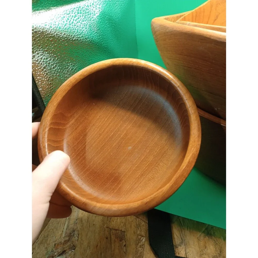 12 Bowls, 4 Salad Bowls, 2 Mixing Bowls, 1 Bigger Salad Mixing Bowl Wood Set